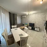 Markapart 2 - Center - Garage Apartment Ruse